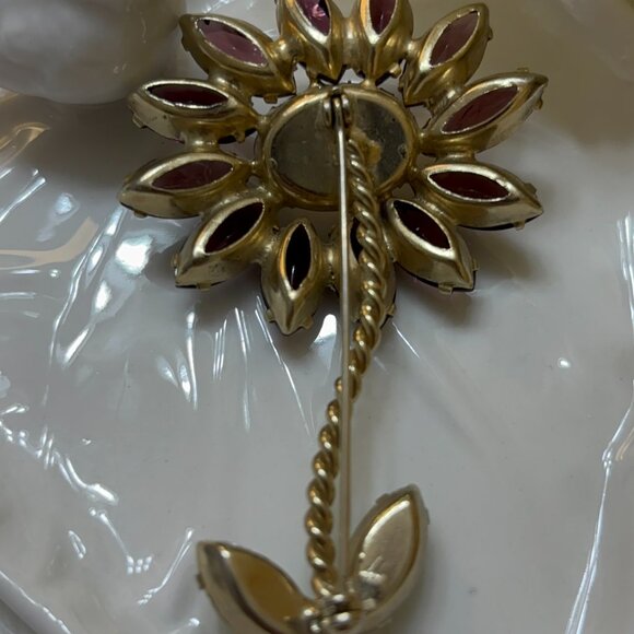 JULIANA D&E STYLE FAUX AMETHYST RHINESTONE FLORAL BROOCH - Picture 8 of 8